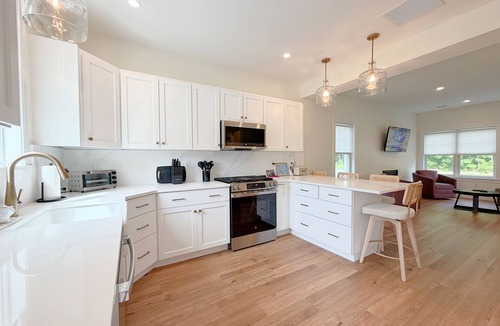 Arundel Cottage | The Sparkling Happy-Nest/includes Kennebunk Beach Parking