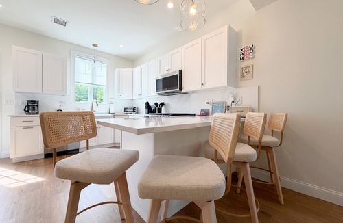 Arundel Cottage | The Sparkling Happy-Nest/includes Kennebunk Beach Parking