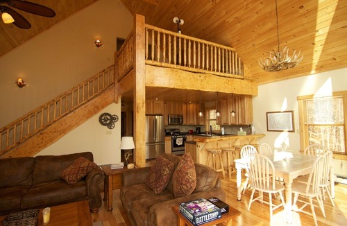 Bethel Ski Chalet | The Sparrow Chalet at Sunrise Village