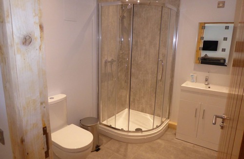 Arden Apartment | The Stables Lower Cottage 5 (Auchendennan) - sleeps 2 guests in 1 bedroom