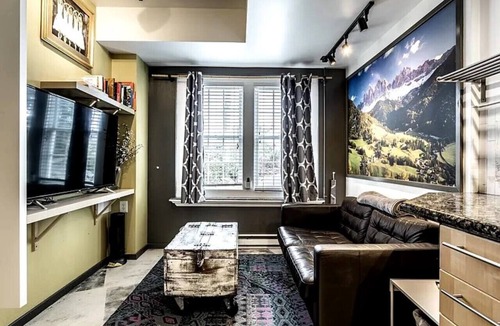 Indianapolis House | The Steele Mill Loft | Modern 2BR Retreat