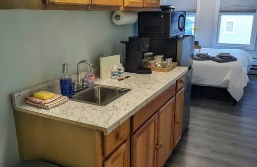 Old Lyme Apartment | The Stern at Soundview · Beach+Ocean+Sunrise