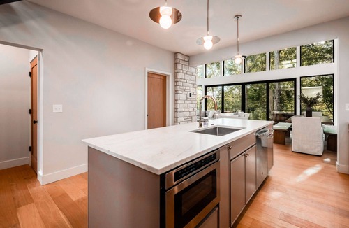 New Plymouth Cabin | The Summit at Arcadia Hills | Luxury Lodge, Suana