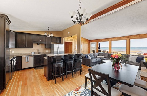 Traverse City House | The Tides on East Bay