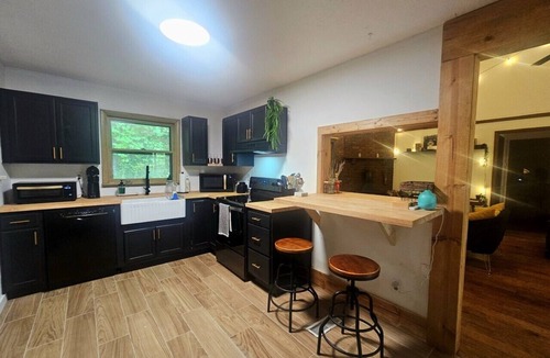 Whites Creek House | The Timber & Tune Retreat: 3BR Woodland Oasis | Huge Rolling Yard | 15 Min to Ryman