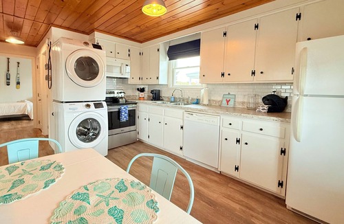 Ogunquit - Wells Cottage | The Tinker Bell at Moody Beach- Turtle Unit 2 BR’s with partial ocean views