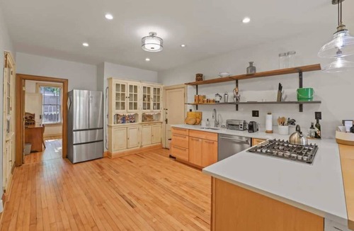 Italian Village Apartment | The Urban Oasis - 3 BR - Great Location
