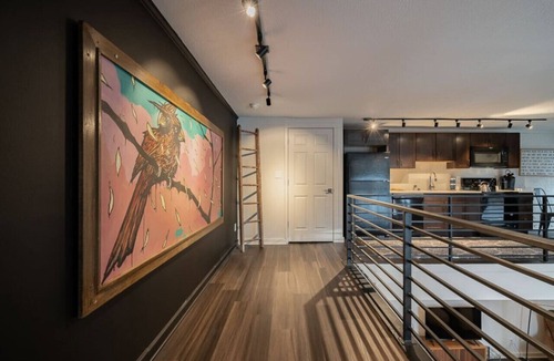 Italian Village Apartment | The Urban Treehouse - Short North