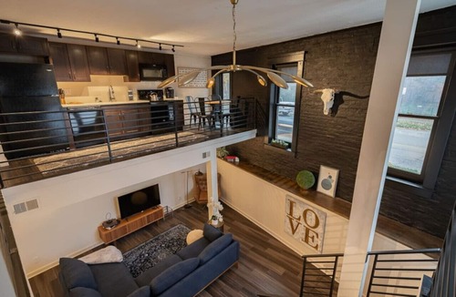 Italian Village Apartment | The Urban Treehouse - Short North