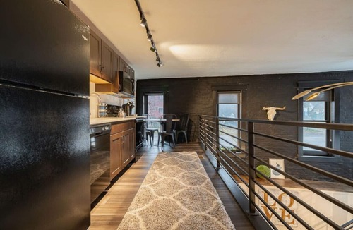 Italian Village Apartment | The Urban Treehouse - Short North