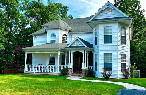 Monticello House | The Victorian @ Lake Cumberland - Beaver Creek, firepit, sleeps 18