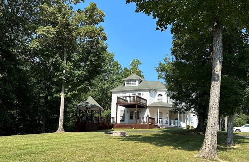 Monticello House | The Victorian @ Lake Cumberland - Beaver Creek, firepit, sleeps 18