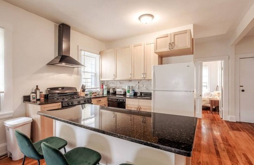 Covington Apartment | The Villa Emerald 1B Walk to Downtown Covington