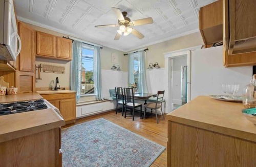 Downtown Columbus Condo | The Village Townhouse - 3 Bedrooms w/extra beds