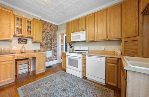 Downtown Columbus Condo | The Village Townhouse - 3 Bedrooms w/extra beds