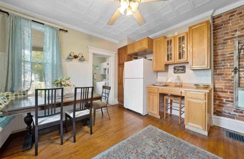 Downtown Columbus Condo | The Village Townhouse - 3 Bedrooms w/extra beds