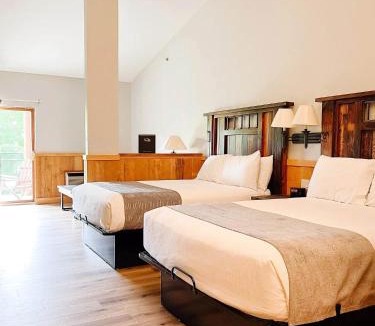 Minocqua Hotel | The Waters of Minocqua