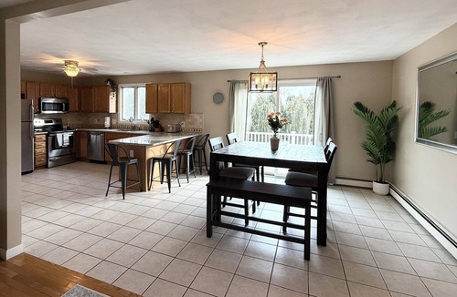 Wakefield-Peacedale House | The Waypoint-Fantastic 5-bedroom house with AC in South Kingstown