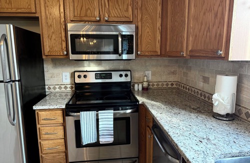 Wakefield-Peacedale House | The Waypoint-Fantastic 5-bedroom house with AC in South Kingstown
