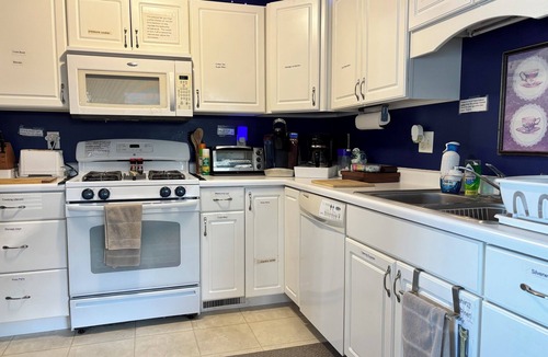 Middlebury Cottage | The Wellington Cottage