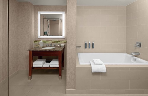 Downtown West Hotel | The Westin Minneapolis