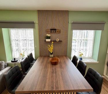 Leith Apartment | The Wheel House - Private Front door and Free Parking