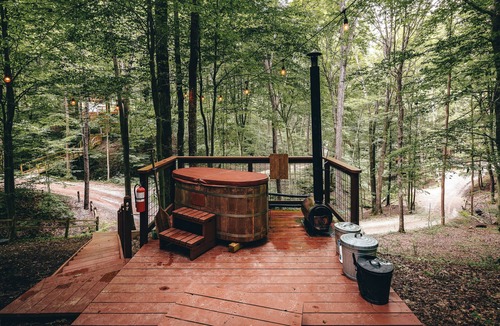 Laurelville Cabin | The White Oak Treehouse | Hocking Hills