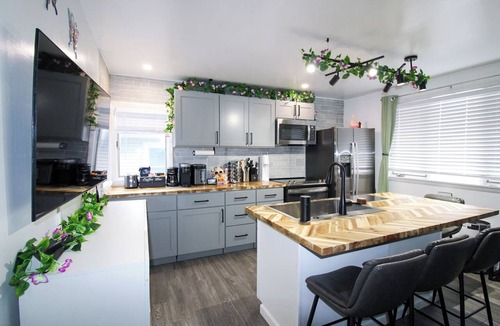 Sandusky Apartment | The Wilderness Retreat; 5 Mins to Cedar Point & Sport Force; W/D; Pet Friendly