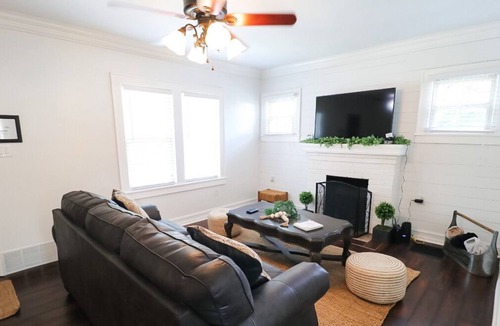 London House | The Willow Tree-New, Downtown