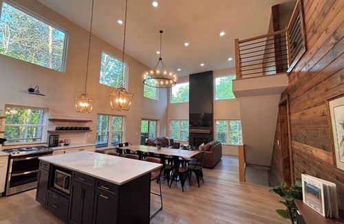 Logan Cabin | The Woodlands at Hocking Hills-Magnolia Grove Lodge