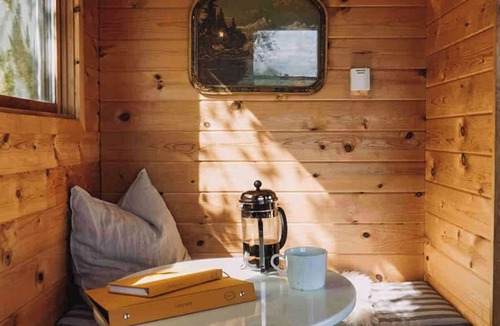 Almelund Cabin | The Writers Cabin-Sauna/hot tub/river access