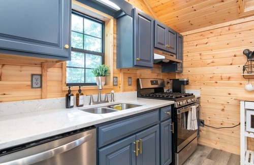 Stanton Cabin | This cabin is a 1 bedroom(s), 1 bathrooms, located in Stanton, KY.