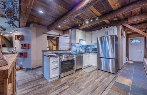 Simcoe House | This charming spacious post-and-beam gateway approx. 5 mins from Pt Dover beach.