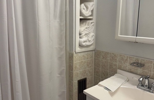 Higginsville Apartment | This charming suite is perched above a picturesque 75-acre winery.
