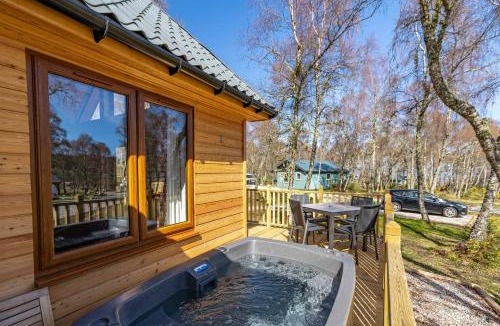 Lewiston House | Thistle Lodge 20 with Hot Tub
