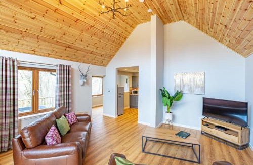 Lewiston House | Thistle Lodge 20 with Hot Tub