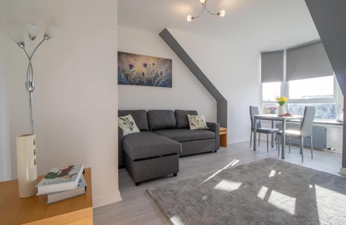 Largs Apartment | Thistle View - Sleeps 4 by the Coast of Largs