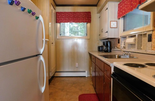 Oxford Cottage | Thompson Lake Cottage – Sandy Shore, Dock & Scenic Views