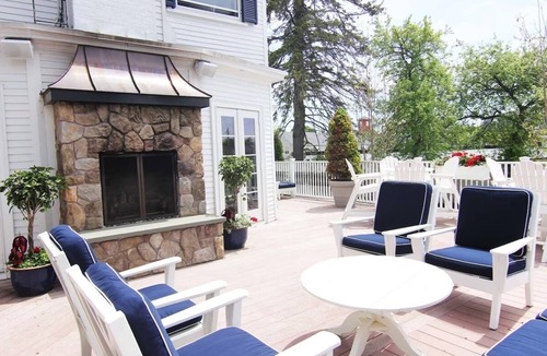 Kennebunkport Hotel | Thompson Suite with Fireplace at Kennebunkport Inn, Near Dock Square