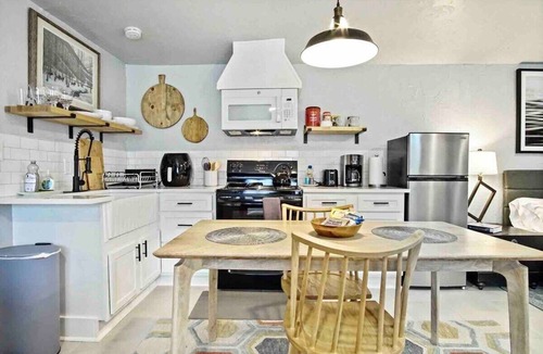 Central Oklahoma City Apartment | Thoughtfully designed studio near OCU — the one guests come back to #04