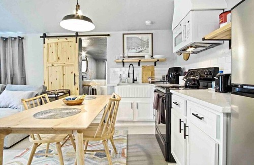 Central Oklahoma City Apartment | Thoughtfully designed studio near OCU — the one guests come back to #04