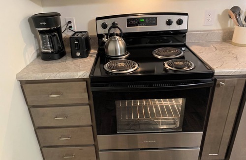 Hannibal Apartment | Three Bed, 1.5 Bath Apartment with Stocked Kitchen close to downtown Hannibal.