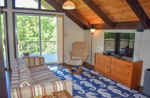 Dennis House | Three bedroom home sleeping 7 on Bayside with central air!