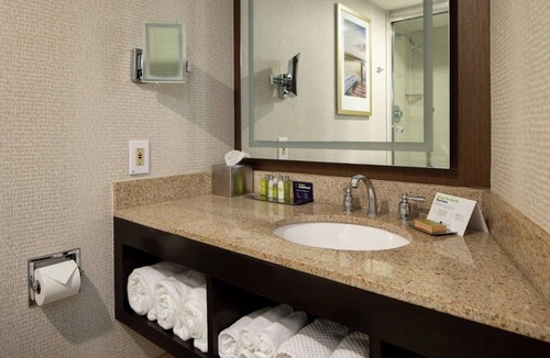 South Portland Hotel | Three Units Close to Downtown Portland | Hotel w/Indoor Pool & Free Breakfast