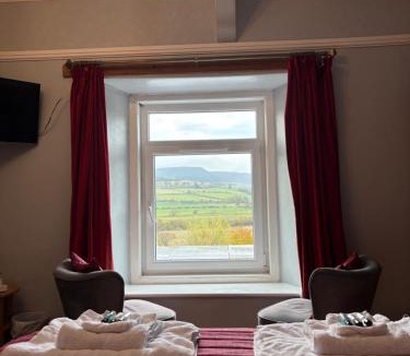Thropton Hotel | Three Wheat Heads