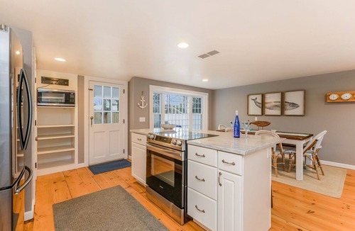 Hyannis House | Tide the Knot: Cozy Cape w/Yard & Central A/C