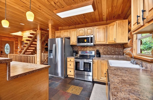 Saint Helens Cabin | Timbercrest Grove-RRG - Hot Tub - Fire pit