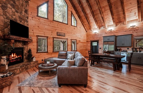 Logan Cabin | Timberland Ridge | Hocking Hills, New, Hot Tub