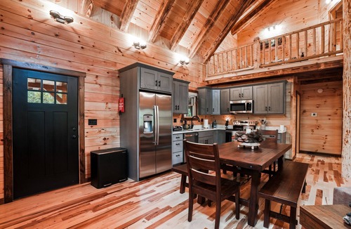 Logan Cabin | Timberland Ridge | Hocking Hills, New, Hot Tub