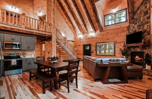 Logan Cabin | Timberland Ridge | Hocking Hills, New, Hot Tub